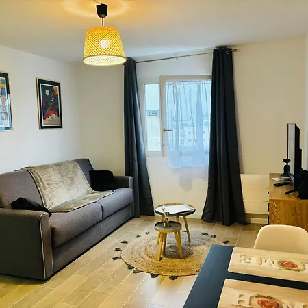 Apartment La *